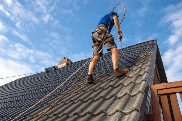 How weather impacts roof repair services in new braunfels demand